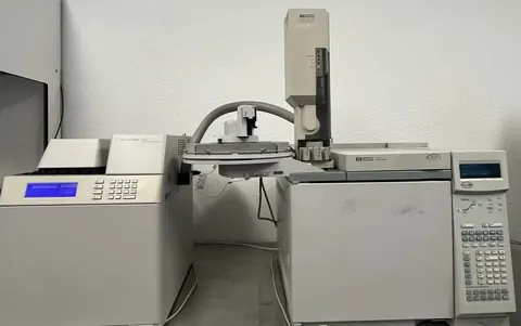 Agilent / HP 6890 Series GC System mit G1888 Network Headspace Sampler & 7683 Series ALS (Dual FID, Dual S/SL) – Ansicht 2