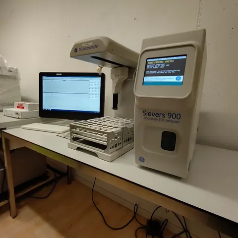 GE Analytical Instruments Sievers 900 Laboratory TOC Analyzer inkl. Autosampler & Dell Monitor – Ansicht 3