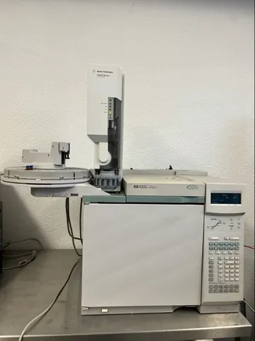 Hewlett Packard 6890 Series GC System mit Agilent 7683B Autosampler – Ansicht 2